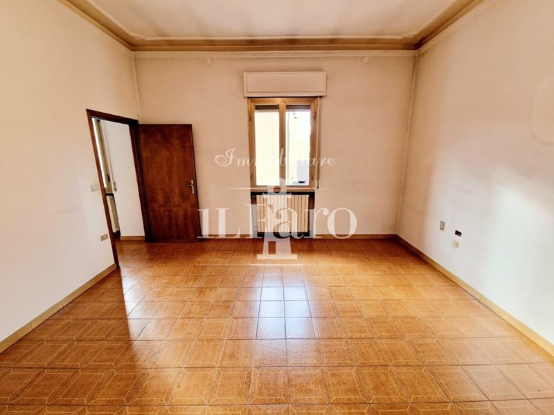 Casa Indipendente in Vendita a Prato, zona San Giorgio a Colonica, 230'000€, 100 m²
