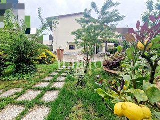 Casa Indipendente in Vendita a Campi Bisenzio, 720'000€, 230 m²