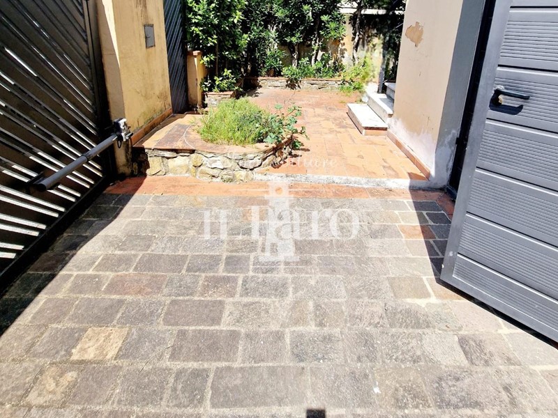 Appartamento in Vendita a Sesto Fiorentino, 480'000€, 140 m², con Box