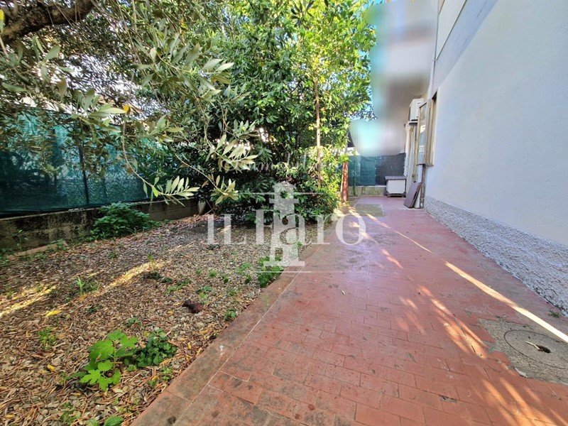 Appartamento in Vendita a Campi Bisenzio, zona San Lorenzo, 290'000€, 120 m², con Box