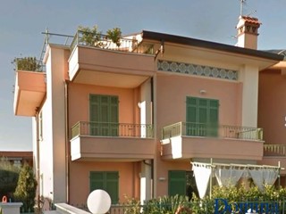 Appartamento in Vendita a Massa, zona Quercioli, 355'000€, 120 m², arredato
