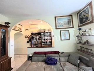 Casa Indipendente in Vendita a Signa, zona Sant'Angelo a Lecore, 240'000€, 100 m²