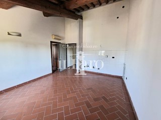 Bilocale in Vendita a Campi Bisenzio, zona Limite, 175'000€, 55 m²