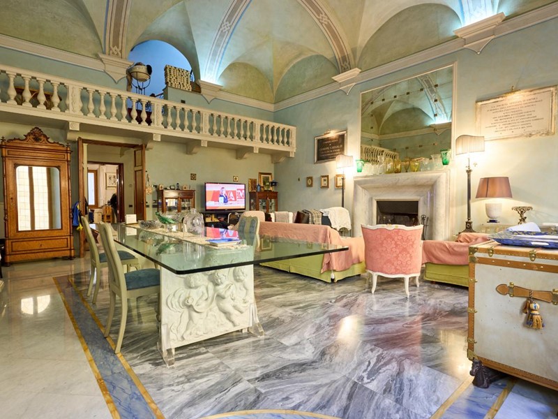 Casale in Vendita a Empoli, 700'000€, 360 m², con Box