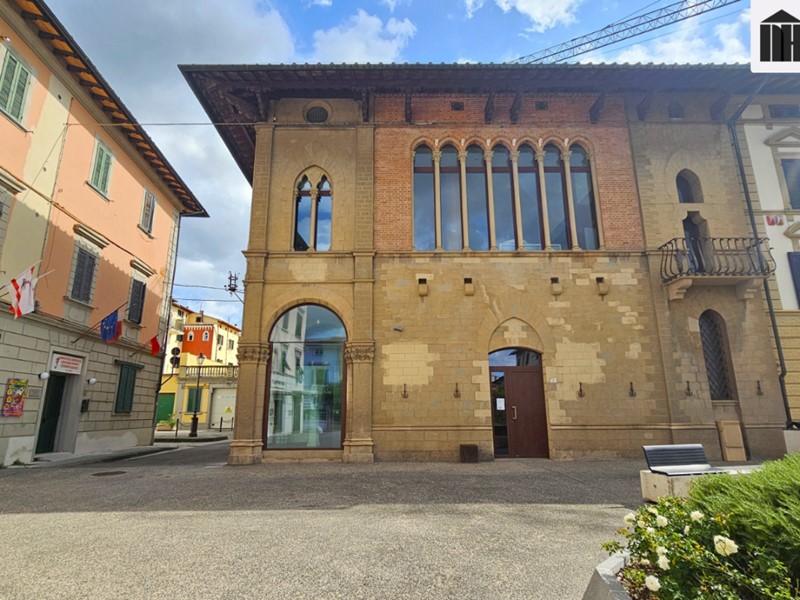 Ufficio in Vendita a Santa Croce sull'Arno, 700'000€, 560 m²
