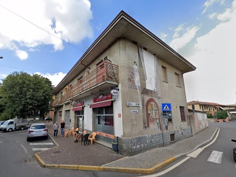 Trilocale in Vendita a Dairago, 74'100€, 136 m², con Box