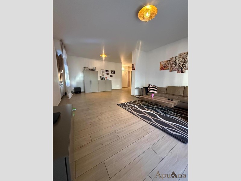 Appartamento in Vendita a Massa, 430'000€, 200 m², con Box