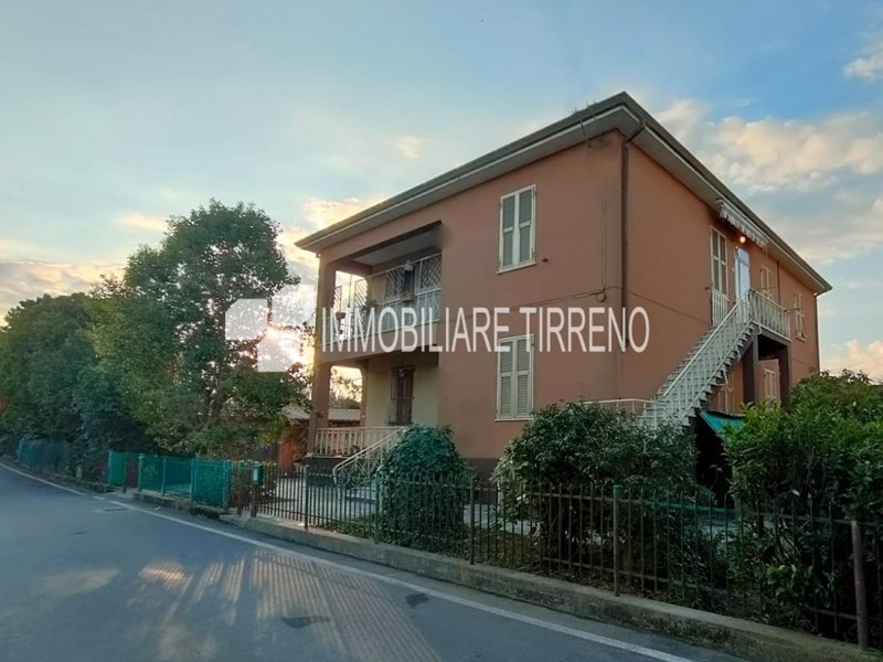 Appartamento in Vendita a Ameglia, zona Fiumaretta, 600'000&euro;, 330 m²