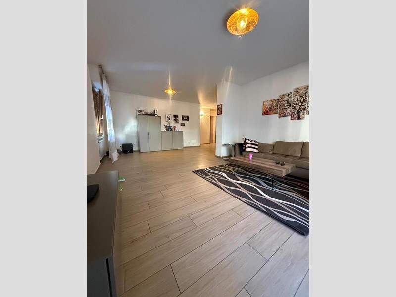 Appartamento in Vendita a Massa, 430'000€, 200 m², con Box