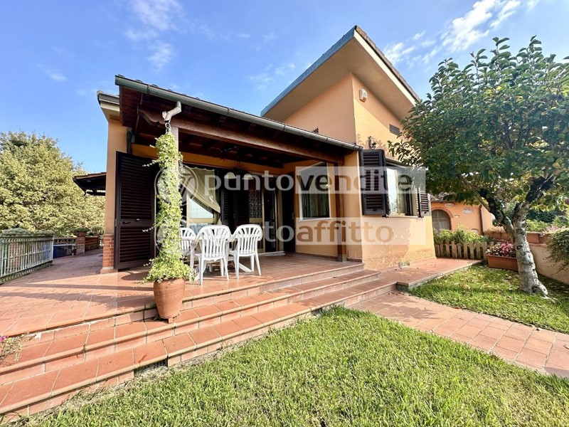 Villa in Vendita a Capannori, zona San Colombano, 345'000€, 113 m²