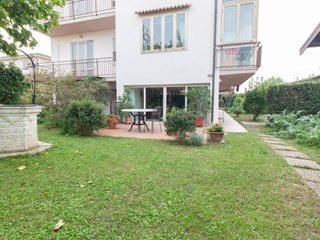 Appartamento in Vendita a Pisa, zona La Vettola, 325'000€, 160 m², con Box