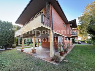 Villa in Vendita a Pisa, 530'000€, 300 m², con Box