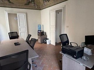 Ufficio in Affitto a Siena, 1'500€, 100 m²