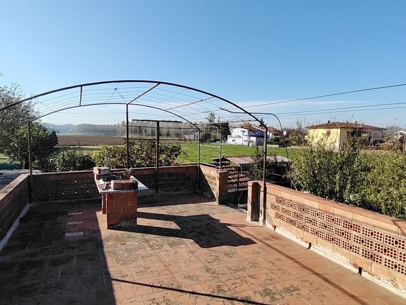 Quadrilocale in Vendita a Santa Maria a Monte, zona Cinque Case, 110'000€, 100 m², con Box