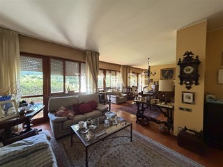 Appartamento in Vendita a Massa, 365'000€, 180 m², arredato, con Box