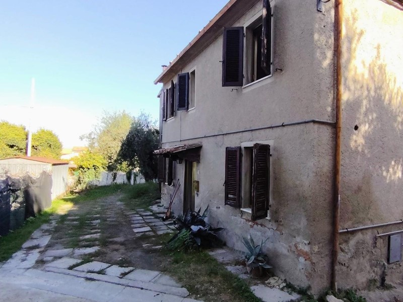 Casa Indipendente in Vendita a Casciana Terme Lari, zona Perignano, 79'000€, 80 m²