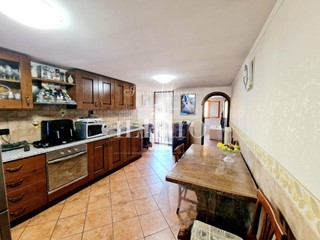 Casa Indipendente in Vendita a Campi Bisenzio, zona Sant'Angelo a Lecore, 330'000€, 125 m²