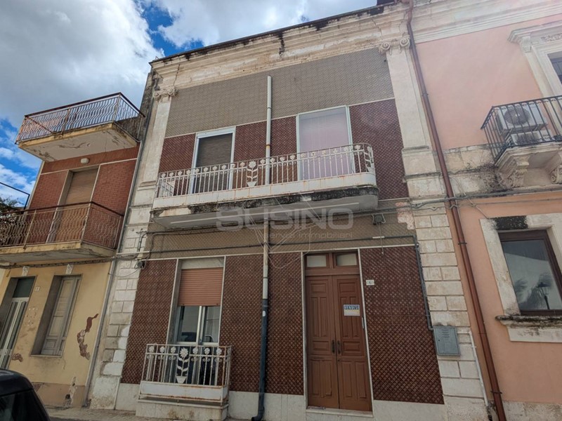 Casa Indipendente in Vendita a Floridia, 68'000€, 182 m²