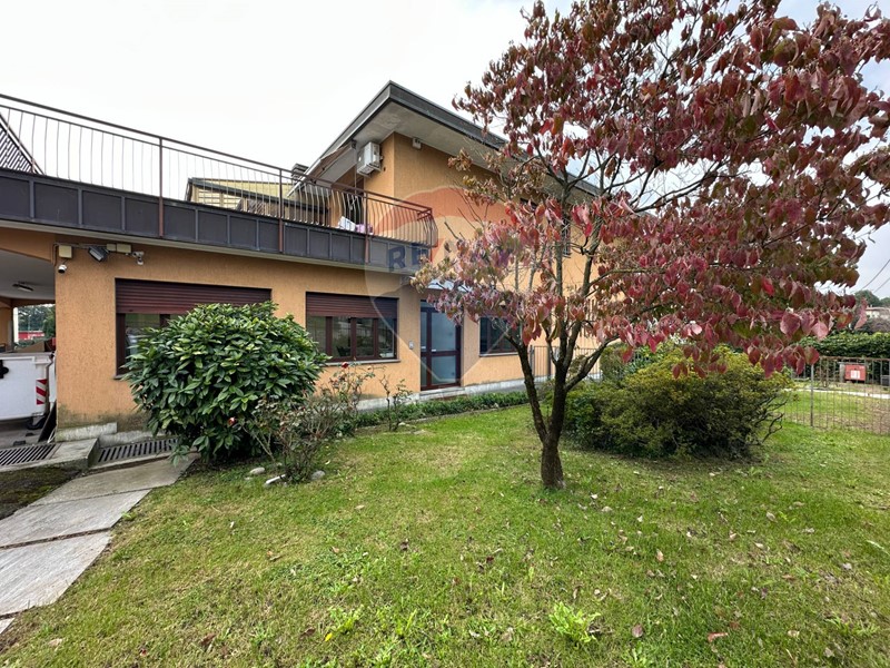 Capannone in Vendita a Varese, 550'000&euro;, 900 m²