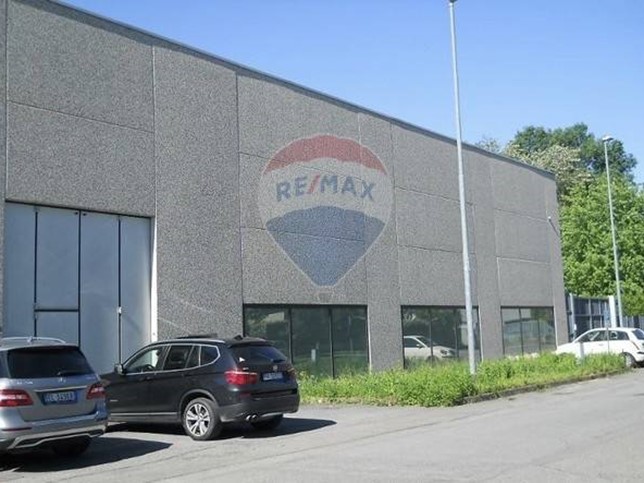 Immobile commerciale in Vendita a Meda, 595'000€, 1500 m²
