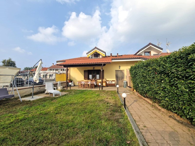 Villetta a schiera in Vendita a Leinì, 189'000€, 103 m²
