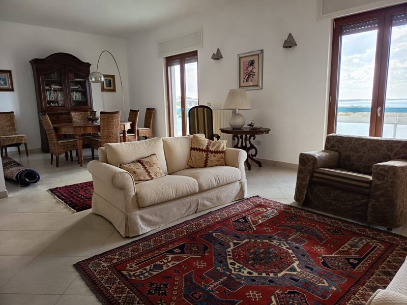 Appartamento in Affitto a Taranto, 780&euro;, 116 m²
