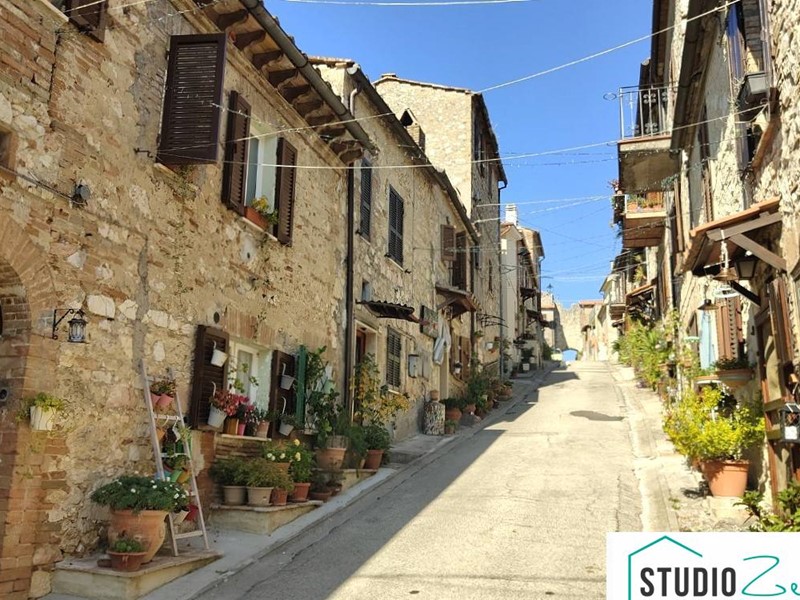 Trilocale in Vendita a Amelia, 45'000€, 95 m²