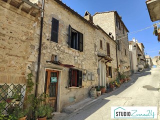 Trilocale in Vendita a Amelia, 35'000&euro;, 95 m²