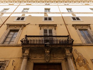 Ufficio in Vendita a Foligno, 100'000€, 88 m²