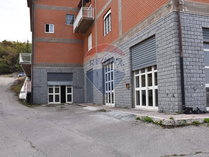 Magazzino in Vendita a Petralia Sottana, 170'000€, 280 m²