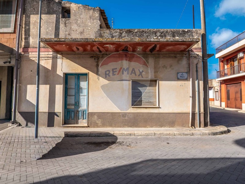 Casa Indipendente in Vendita a Mazzarrone, 43'000€, 92 m²