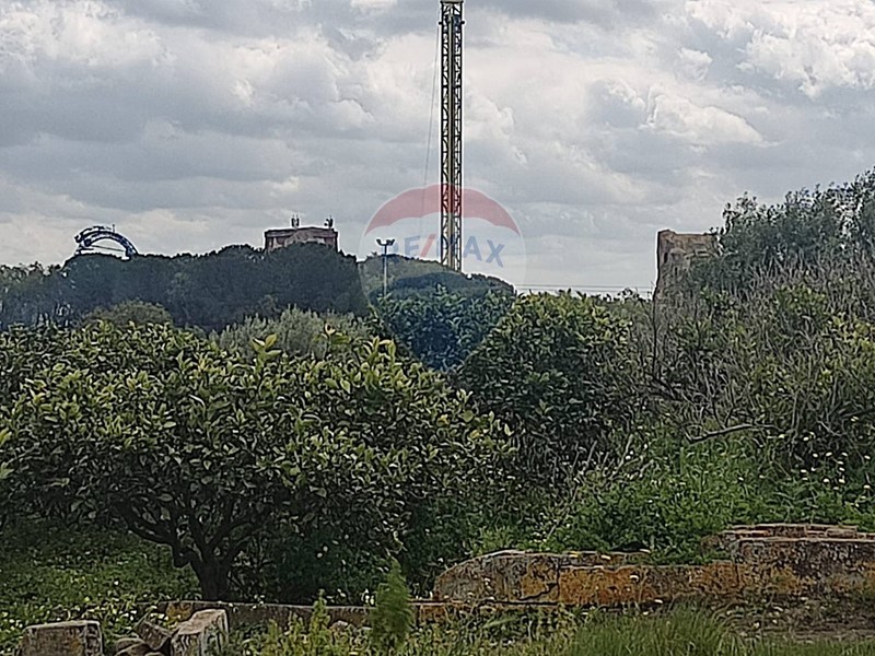 Terreno agricolo in Vendita a Belpasso, 110'000€, 25656 m²