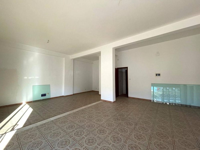 Immobile commerciale in Vendita a Palermo, 259'000€, 195 m²