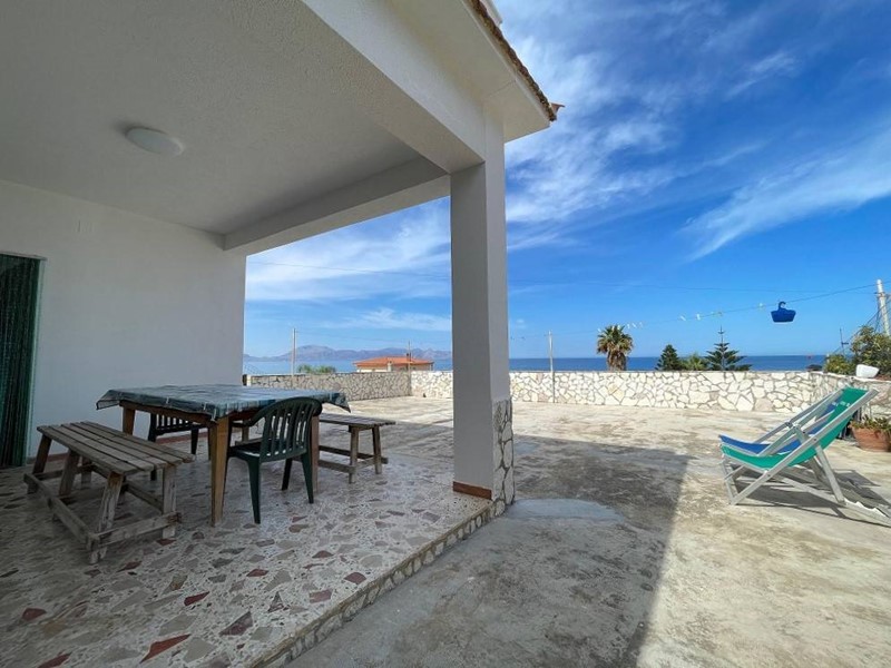 Villa in Affitto a Trappeto, 2'000€, 145 m²