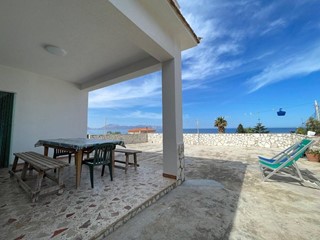 Villa in Affitto a Trappeto, 2'000€, 145 m²