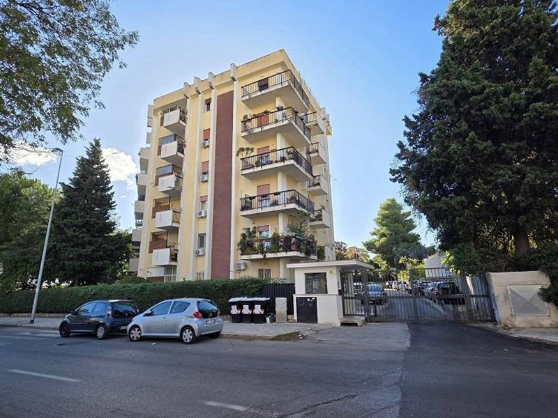 Appartamento in Affitto a Palermo, 980€, 137 m²
