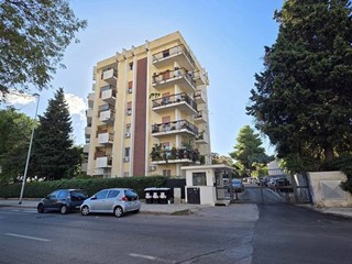 Appartamento in Affitto a Palermo, 980€, 137 m²