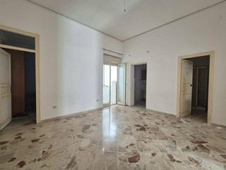 Trilocale in Vendita a Palermo, 55'000€, 65 m²