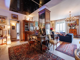 Appartamento in Vendita a Torino, 695'000€, 189 m²