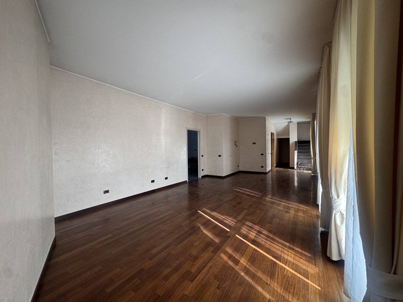 Appartamento in Vendita a Gallarate, 690'000€, 350 m²