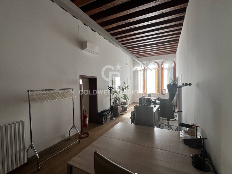 Ufficio in Affitto a Venezia, 4'200€, 187 m²
