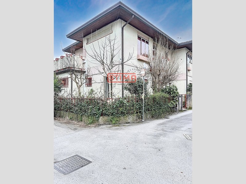 Villa in Vendita a Treviso, 420'000€, 300 m²
