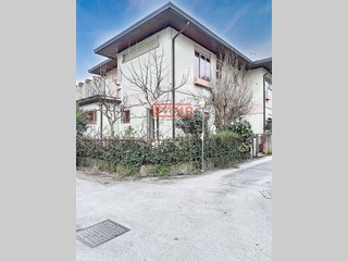 Villa in Vendita a Treviso, 420'000€, 300 m²
