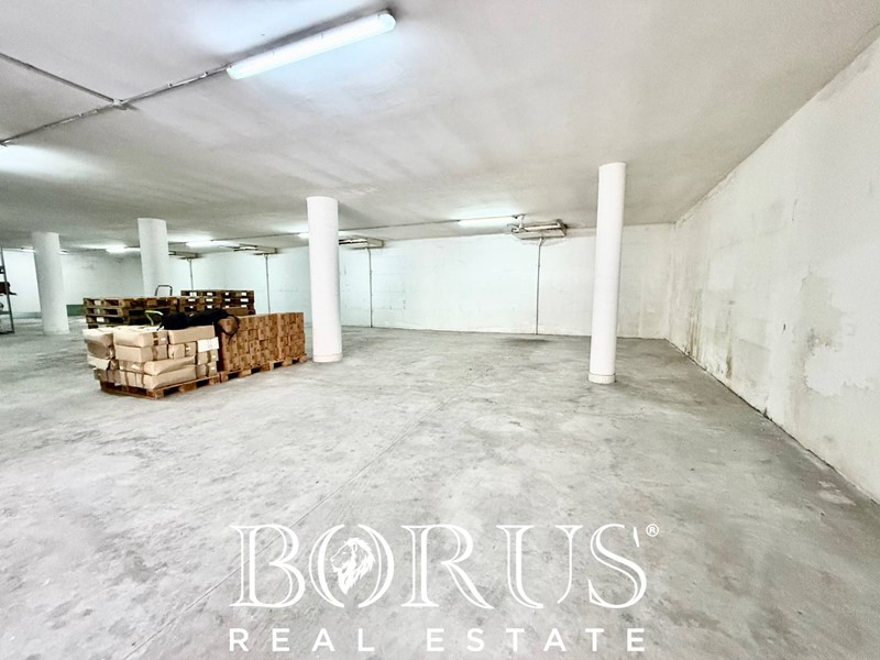 Magazzino in Vendita a San Marcellino, 85'000€, 235 m²