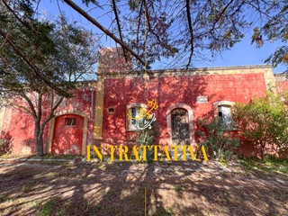 Rustico in Vendita a Castellana Grotte, 600'000€, 700 m², con Box