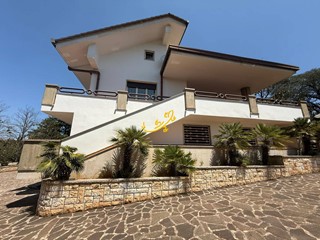 Villa in Vendita a Putignano, 345'000€, 410 m²