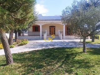 Villa in Vendita a Conversano, 470'000€, 246 m²