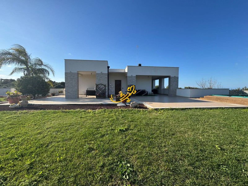 Villa in Vendita a Polignano a Mare, 490'000€, 200 m²