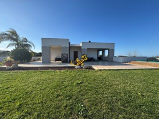 Villa in Vendita a Polignano a Mare, 490'000€, 200 m²