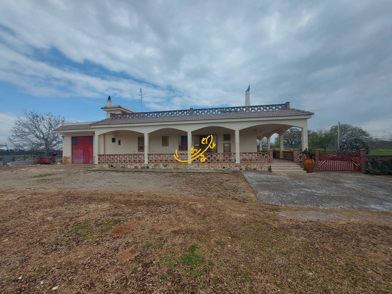 Villa in Vendita a Noci, 290'000€, 400 m²